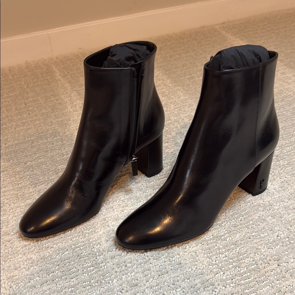 Saint Laurent Black Heeled Boots Sleek Leather Design